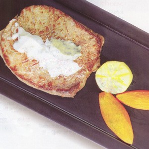 Bò bít-tết sốt blue cheese