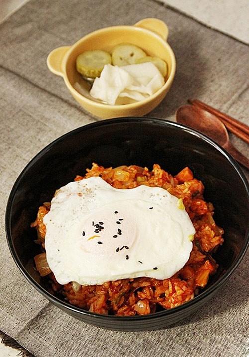 Đổi món với cơm chiên kimchi cay